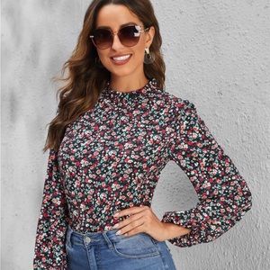 5 for $25 💕SHEIN Bishop Sleeve Ditsy Floral Top
